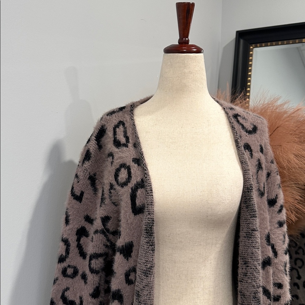 Entro Leopard Patterned Long Cardigan - Picture 2 of 6